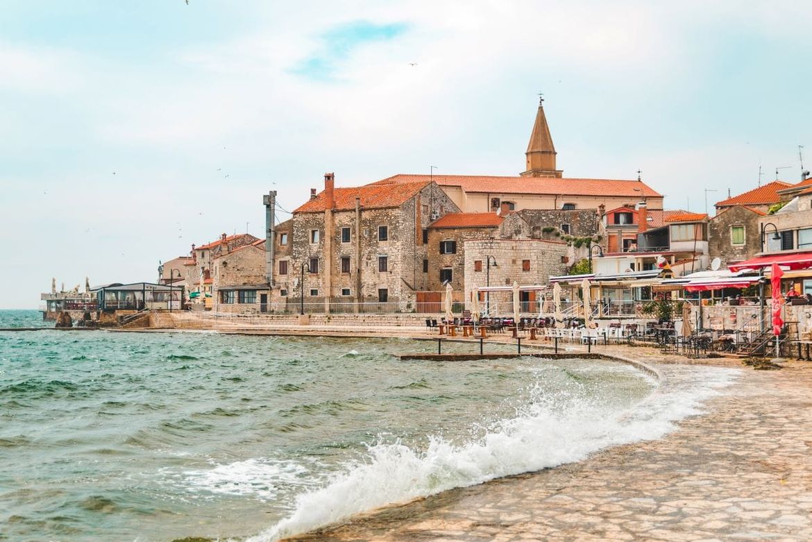 Zbog premlaćivanja Slovenca na plaži, policija u Umagu prijavila trojicu za nasilničko ponašanje!