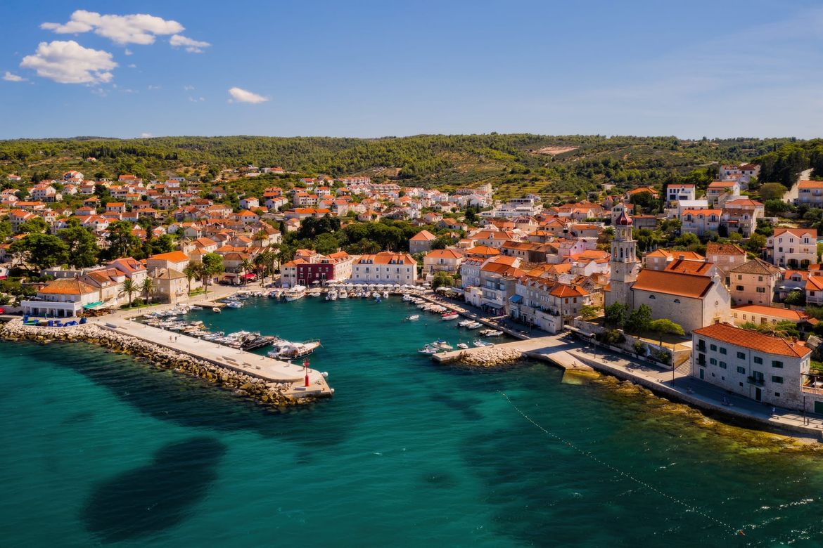 U prometnoj nesreći kod Sutivana na Braču ozlijeđene dvije osobe