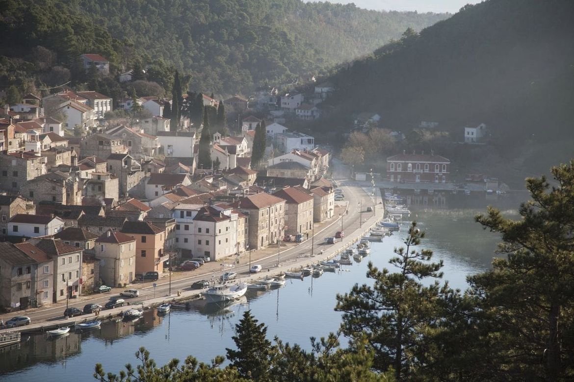 Pretežno suha, sunčana i razmjerno topla subota uz maglovito jutro