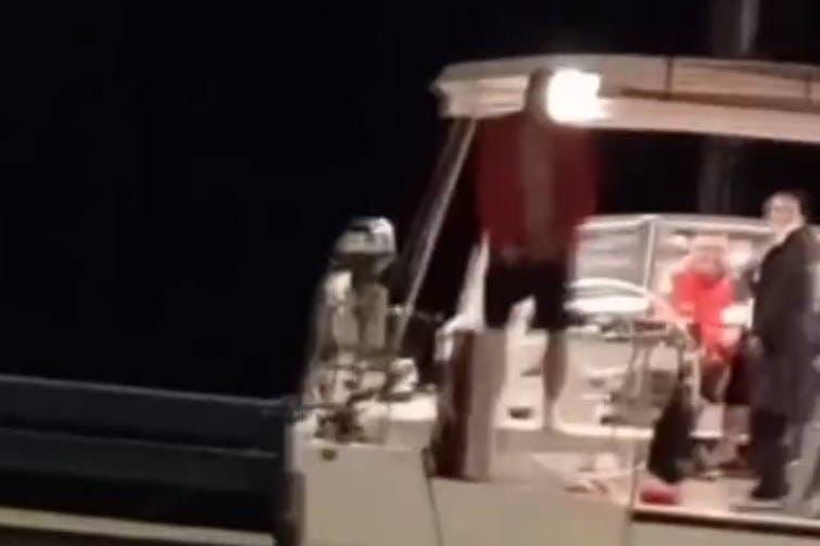 Urinirao s jedrilice na šibenskoj rivi