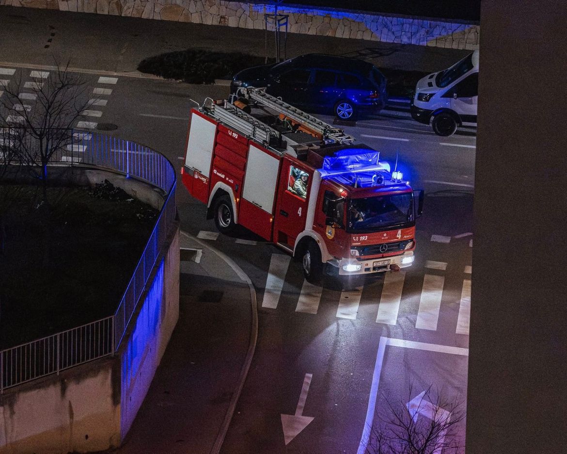 OPREZNO S PIROTEHNIKOM Vatrogasci ponovno imali pune ruke posla