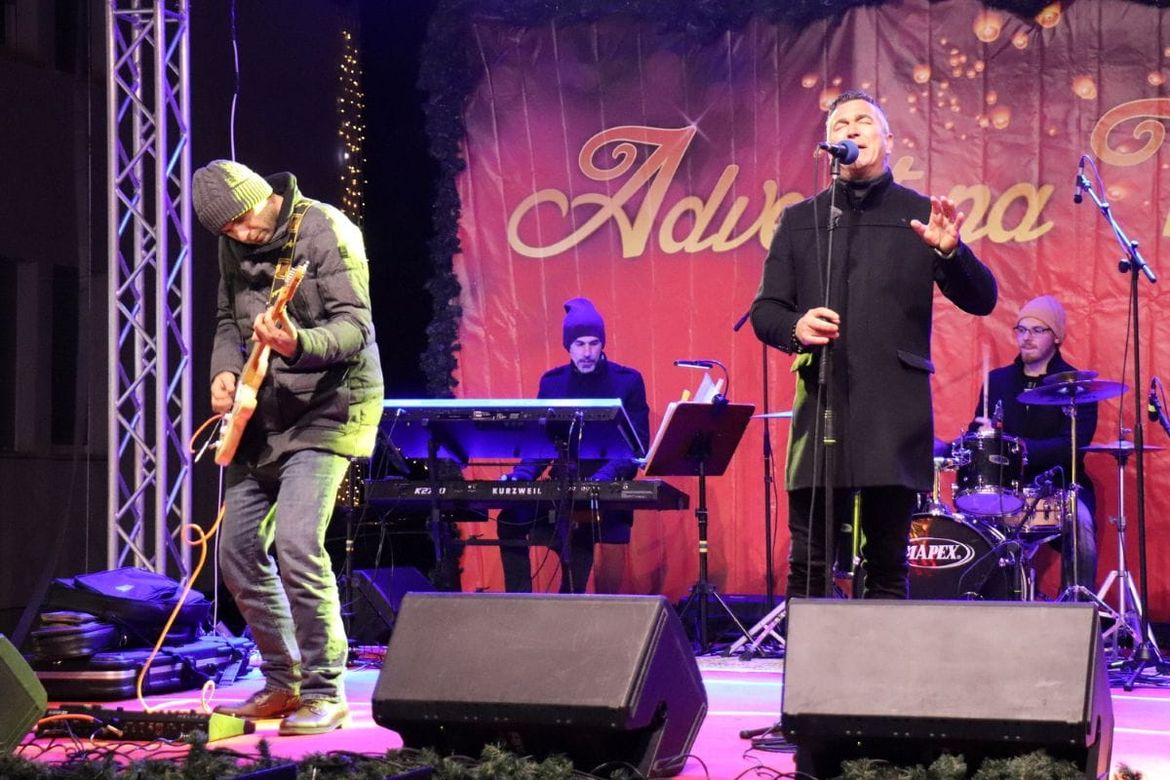 ADVENT NA VIRU Ivica Sikirić Ićo zagrijao burom promrzlu publiku