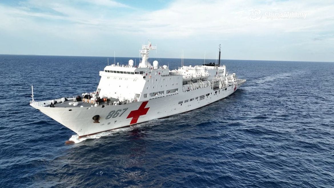 Brod bolnica kineske vojske putuje svijetom i besplatno liječi ljude