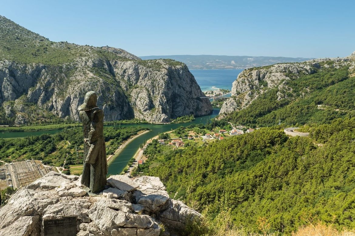 Grad Omiš uvodi besplatan javni prijevoz za umirovljenike