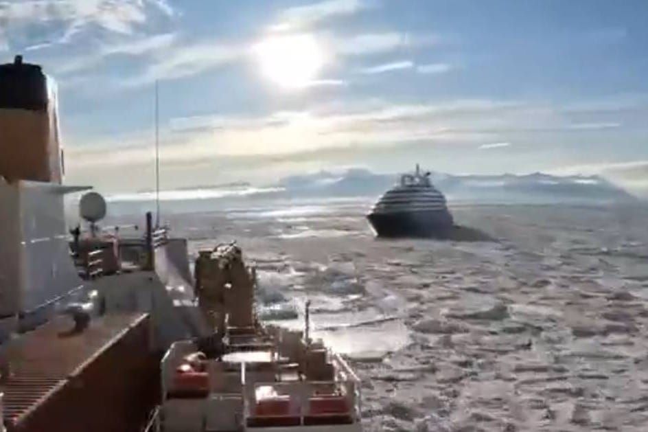 Polarni kruzer izgrađen u Rijeci zapeo u debelom ledu, spasila ga američka Obalna straža!