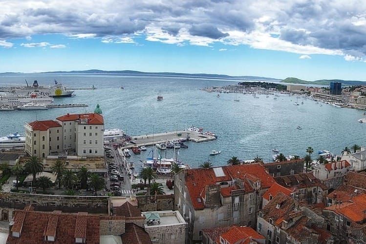 Tip u Splitu spalio odjeću i obuću u stambenoj zgradi, a početkom siječnja izazvao poplavu!