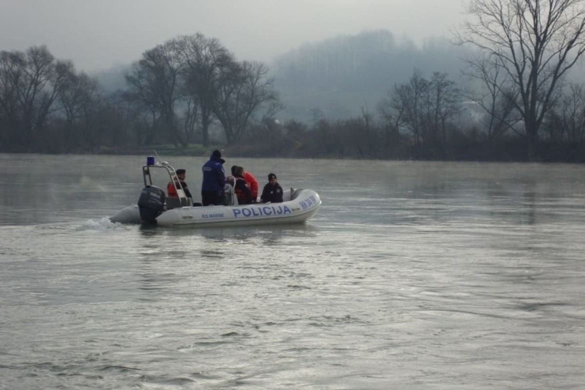 Drama na rijeci Uni! Upravo traje akcija spašavanja: "Prevrnuo se čamac, jedna se osoba utopila"