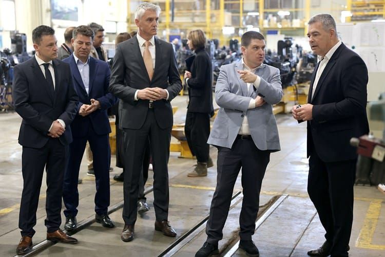 Ministar Butković obilazi nove vlakove: "Povezivat će Split s Zagrebom"