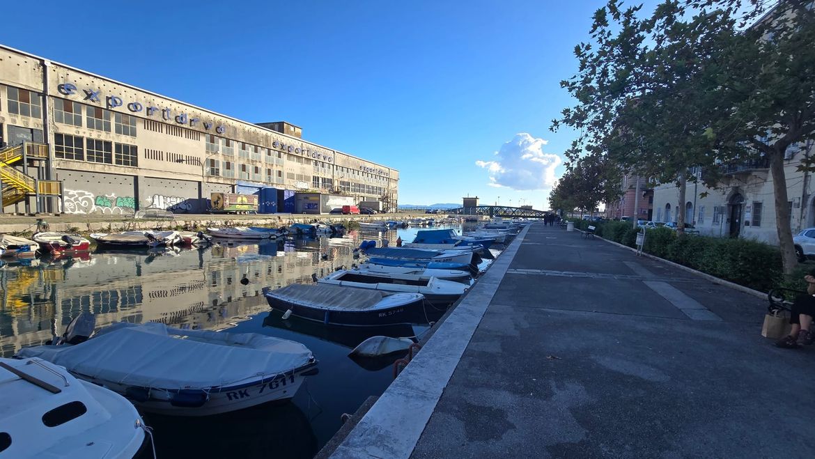 SLUČAJ MRTVOG KANALA I ŠRD LUBEN RIJEKA Pravni i institucionalni vakuum u upravljanju pomorskim dobrom