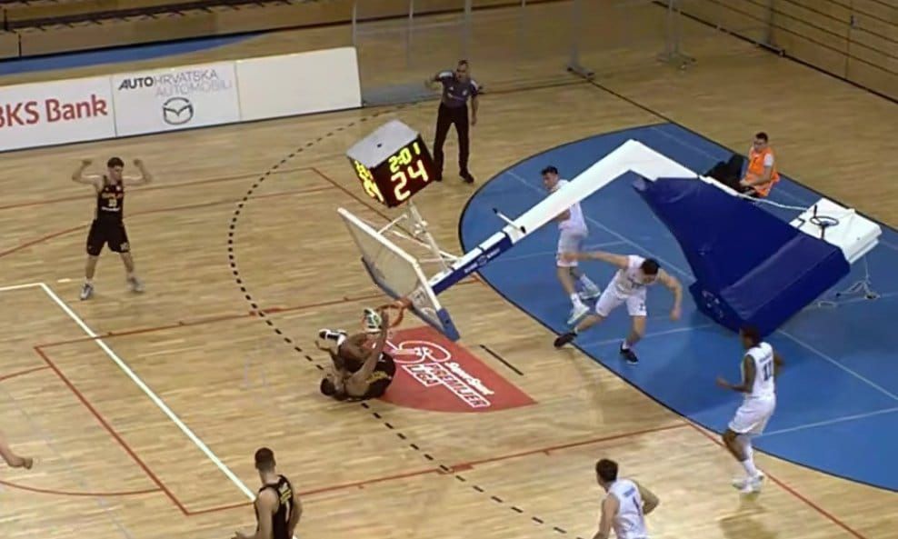 Konstrukcija koša pala na igrača u Rijeci: "Izmaknuo se u posljednji trenutak"