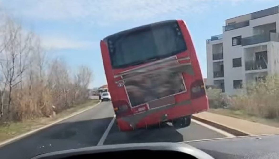 VIDEO Ma "može to još..." Pogledajte u čemu se voze putnici zadarskog zaleđa