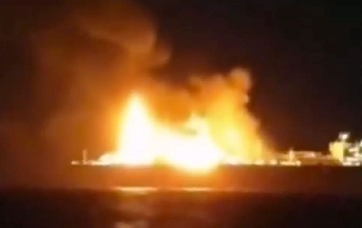 VIDEO Ruski tanker iz flote u sjeni gori u Sredozemnom moru - Navodno napadnut dronom