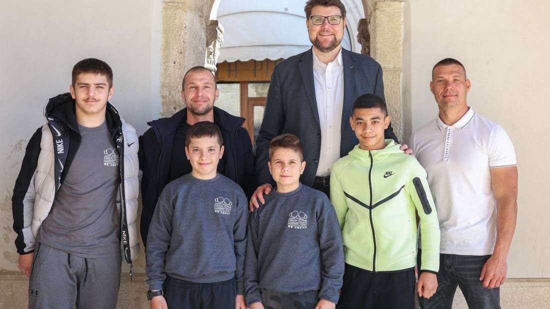 Mladi pulski boksači briljirali na prvenstvu pa ih primio gradonačelnik