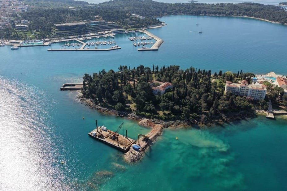 Radovi na sjevernom lukobranu u Rovinju napreduju prema planu