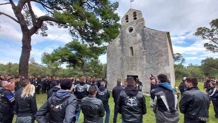 ŠUMA DUHOVA Pozivaju se motoristice i motoriste na tradicionalni 10. Blagoslov motora Dalmacije