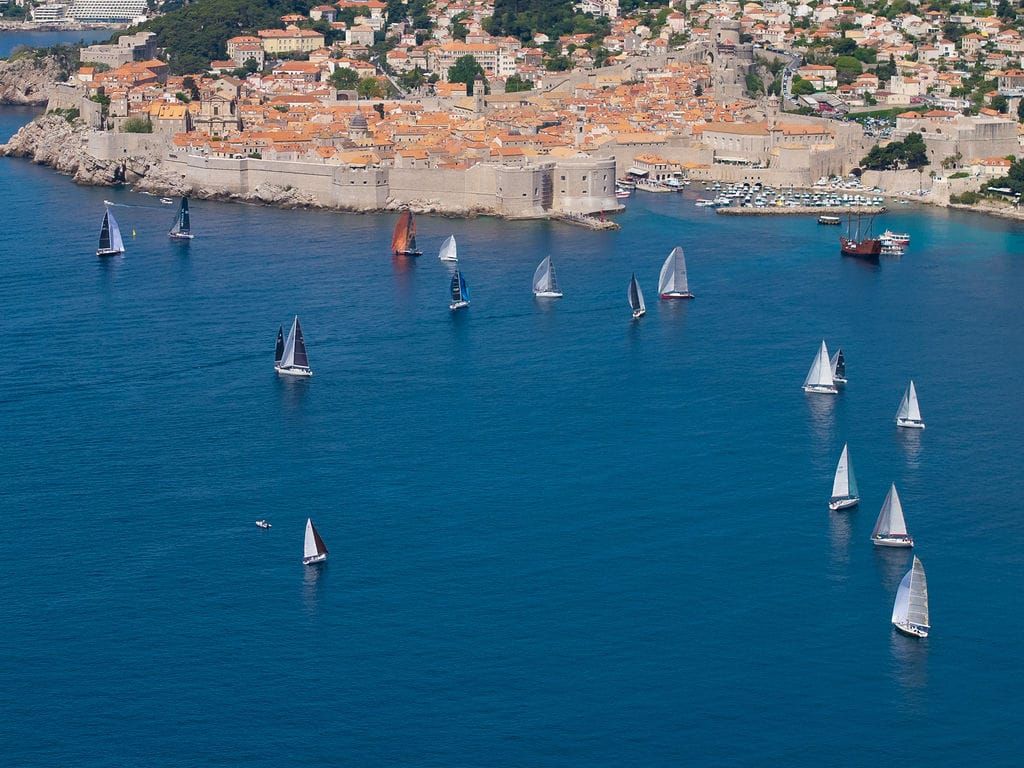Dubrovnik pod jedrima: 65 posada i 400 jedriličara iz cijele Europe okupiralo Elafitske otoke!