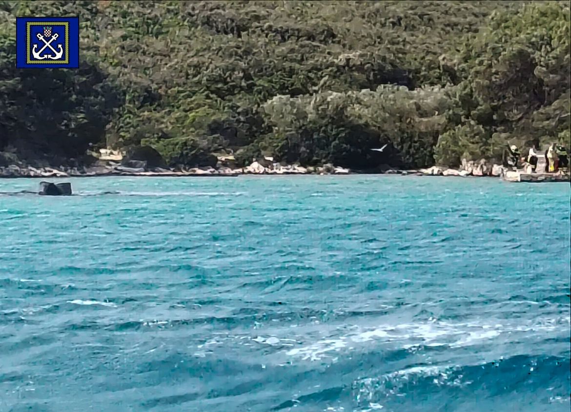 DRAMA NA PAŠMANU Zapalila se i potonula njemačka brodica, posada se spasila skokom na obalu