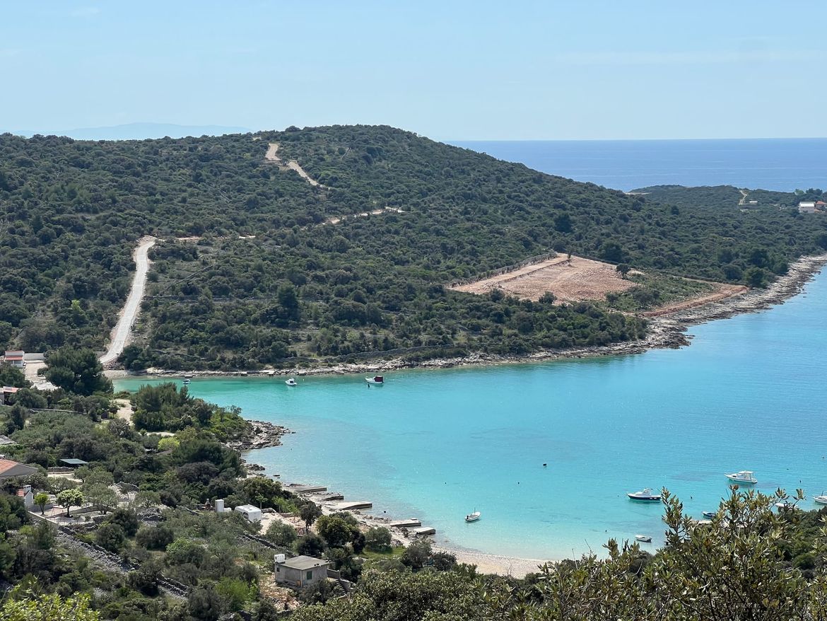 MARINA Uklonjen suhozid uz more i probijena cesta - Građani tvrde: "Sumnjamo da će krenuti gradnja..."