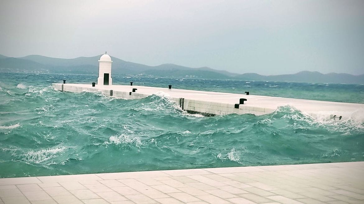 Zbog olujnog juga u prekidu veze s otocima!