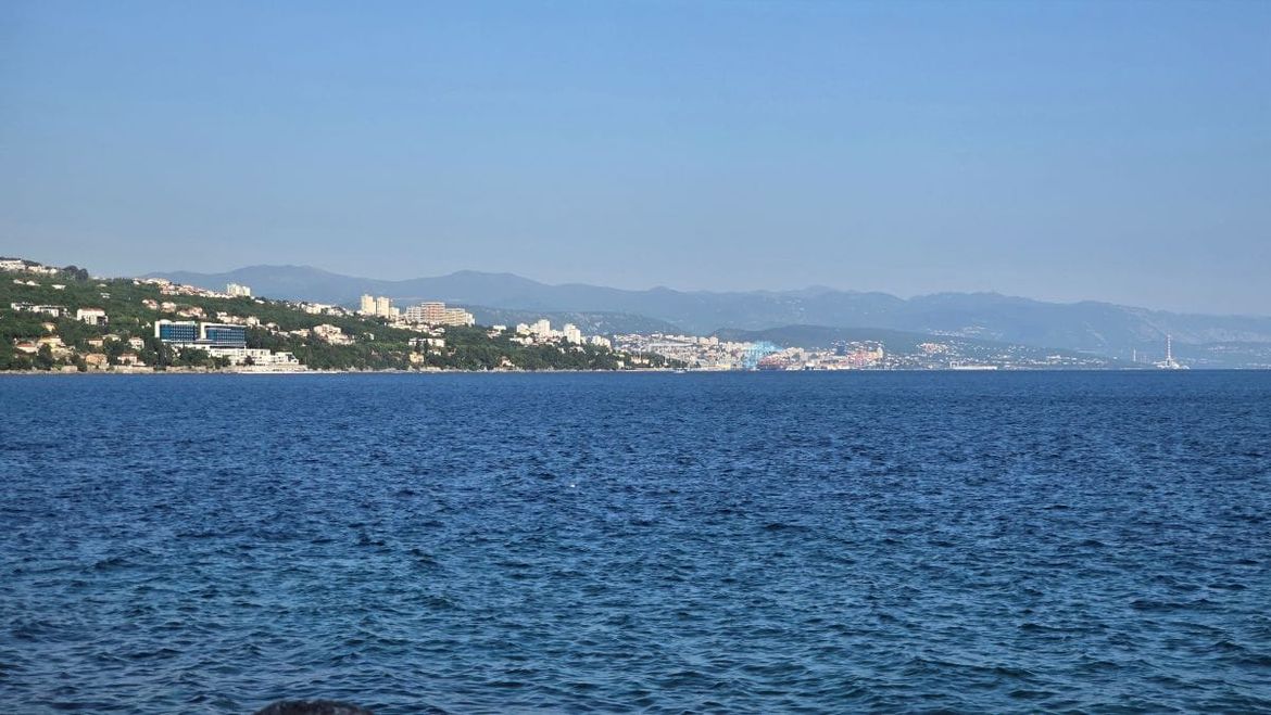 Vjetrovitija nedjelja, ali sunčana i iznadprosječno topla