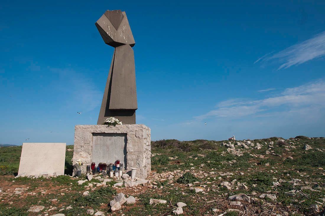 DAN KADA JE RAB PROPLAKAO: Barka duga pet metara postala je grobnica za 16 mladih života – "Sjećam se pjesme, a onda mraka i muka"