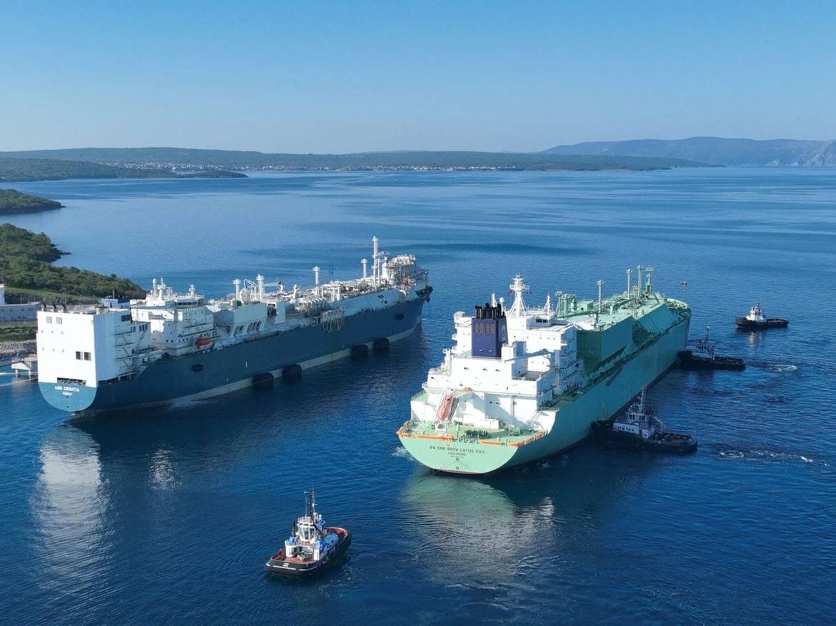 Prvi brod za prijevoz UPP-a iz Senegala stigao na Terminal u Omišlju