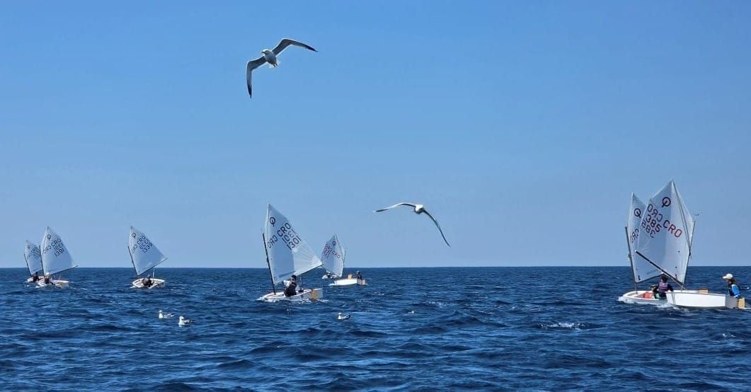Završena Vegina proljetna regata: Izvrstan jedriličarski vikend u Puli zaključen maestralom, pobjeda Davidu Paliniću