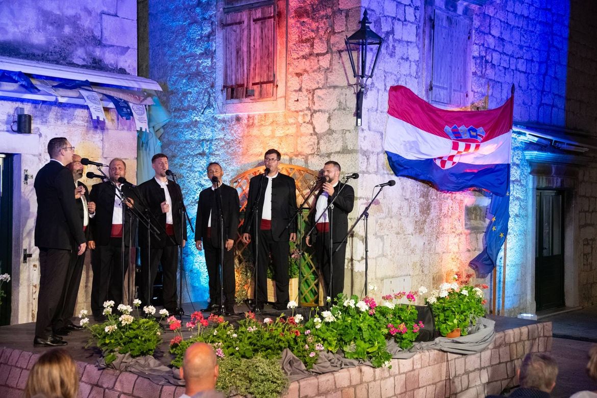 Veliki koncert Omišu za rođendan: FDK daruje pravu klapsku feštu ispod legendarne žižule