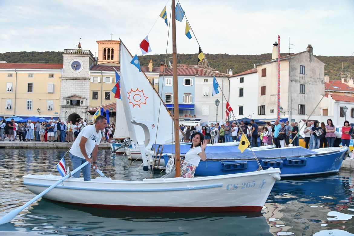 POVIJEST, TRADICIJA I OKUSI MORA Počinje omiljeni „Creski kaić“, stiže i prava venecijanska gondola, a u more se spušta obnovljeni dragulj!