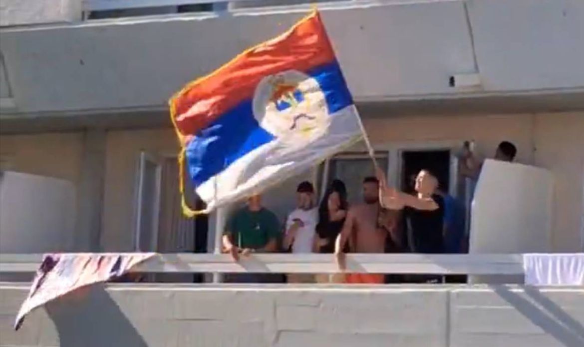 VIDEO: PROTJERAN IZ HRVATSKE! Bosanca i Hercegovca skupo stajalo mahanje krivom zastavom s hotelskog balkona u Istri