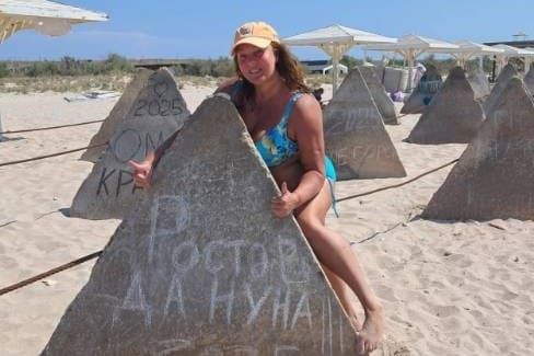 Plaže ovdje postaju vojne utvrde i prekrivene su "zmajevim zubima"