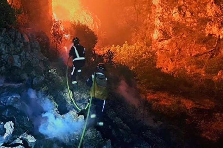 TIHI HEROJI HRVATSKE „Zapali oganj i u ime Boga moga popet ću se na nj“ Emotivna čestitka glavnog zapovjednika vatrogasaca