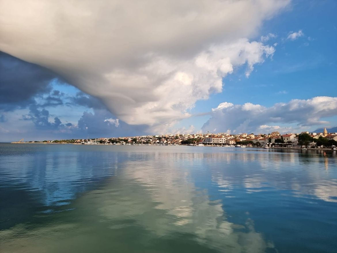 VRIJEME SE POIGRAVA Temperature idu i do 30 °C, no večer donosi nagli preokret – evo gdje su mogući izraženiji pljuskovi!