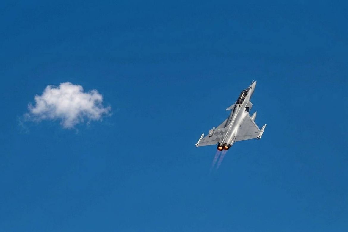 VIDEO: VEČERNJA GRMLJAVINA IZNAD ZAGREBA Moćni Rafalei parali nebo u brišućem letu, poznato je što se događa