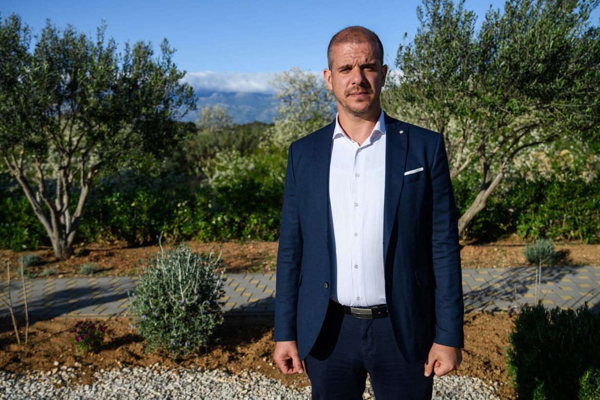 Načelnik Vrsi oduzeo dozvolu ugostitelju na pomorskom dobru pa doživio napad pred obitelji: "Neću zatvarati oči pred kršenjem zakona!"