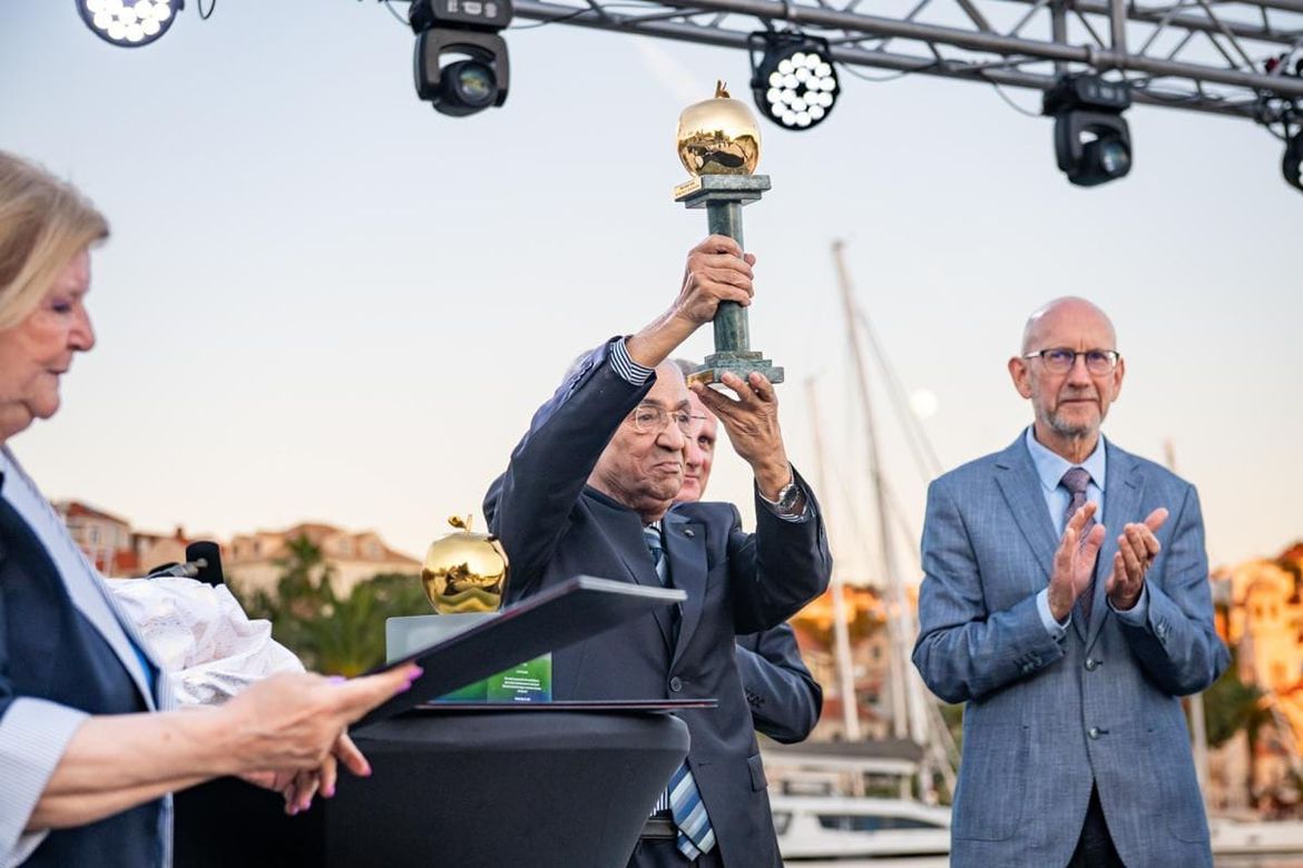 "Zlatna jabuka" iliti turistički Oscar stigao u Cavtat, no što je s betoniranjem prirodnih uvala? Načelnik: "Nismo savršeni"