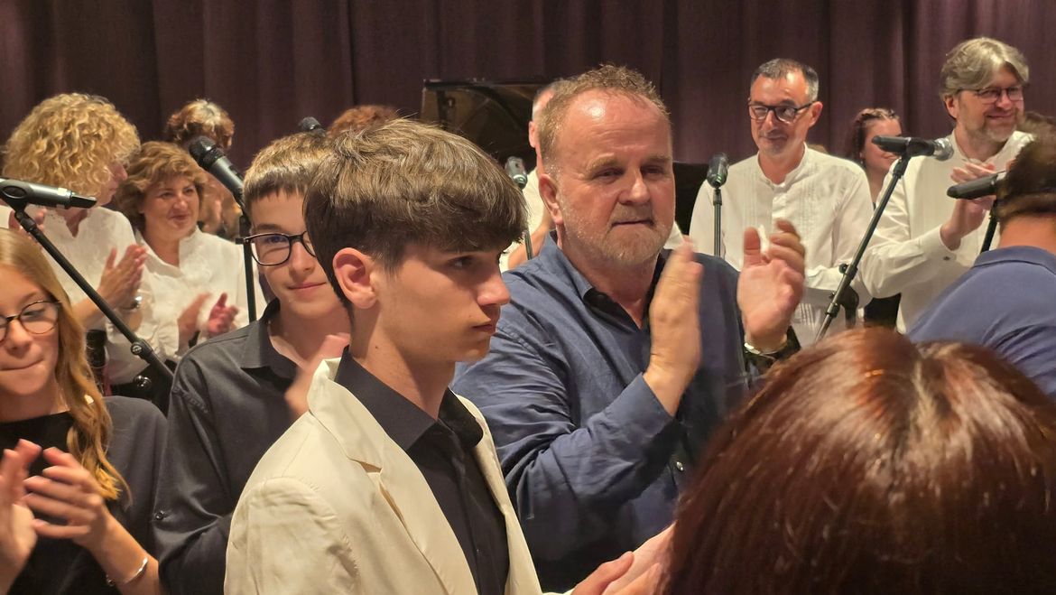 ZAGRLI ME MORE Koncert koji je rasplakao Omiš:  Kako je jedan profesor spojio regiju i stvorio čistu ljubav