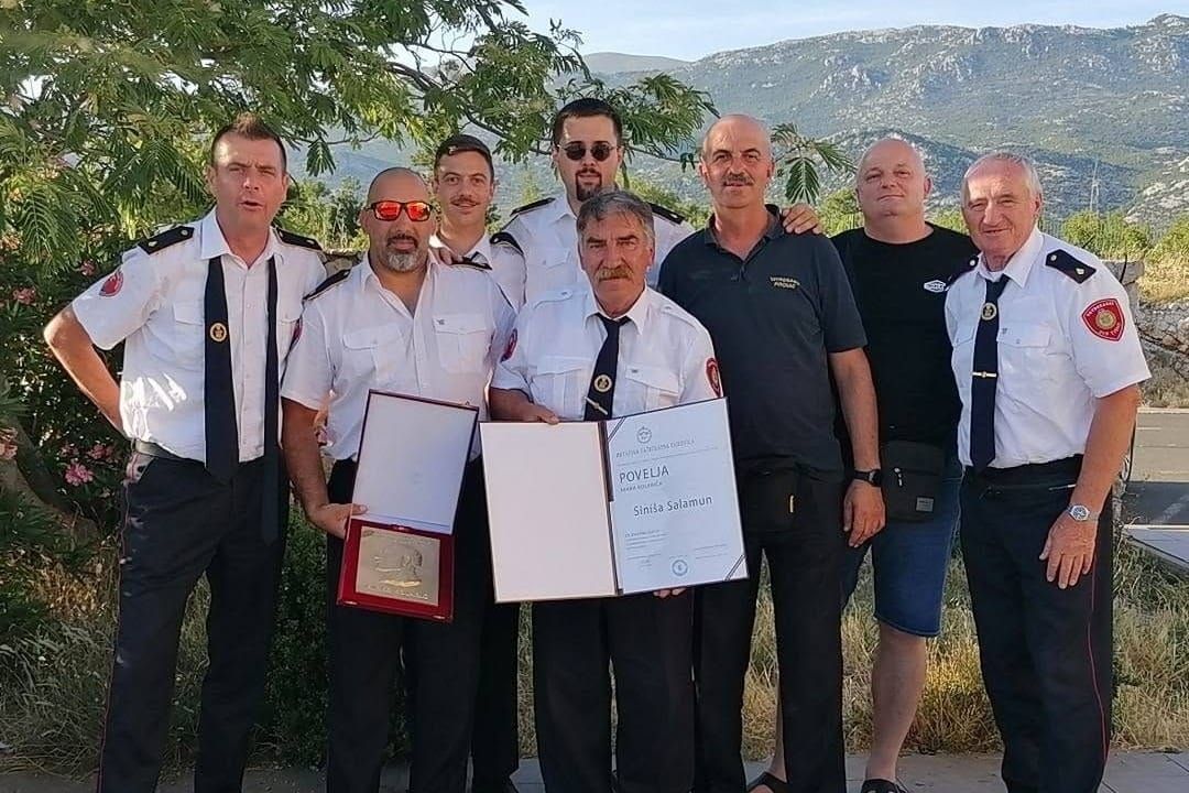 Veliko priznanje stiglo u Tisno: "Vrsni vatrogasac i dugogodišnji zapovjednik"