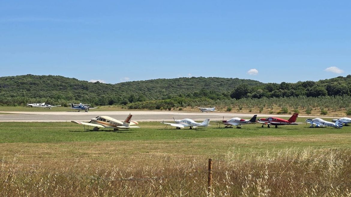 Kod aerodroma u Vrsaru srušio se zrakoplov, hitne službe su na terenu!