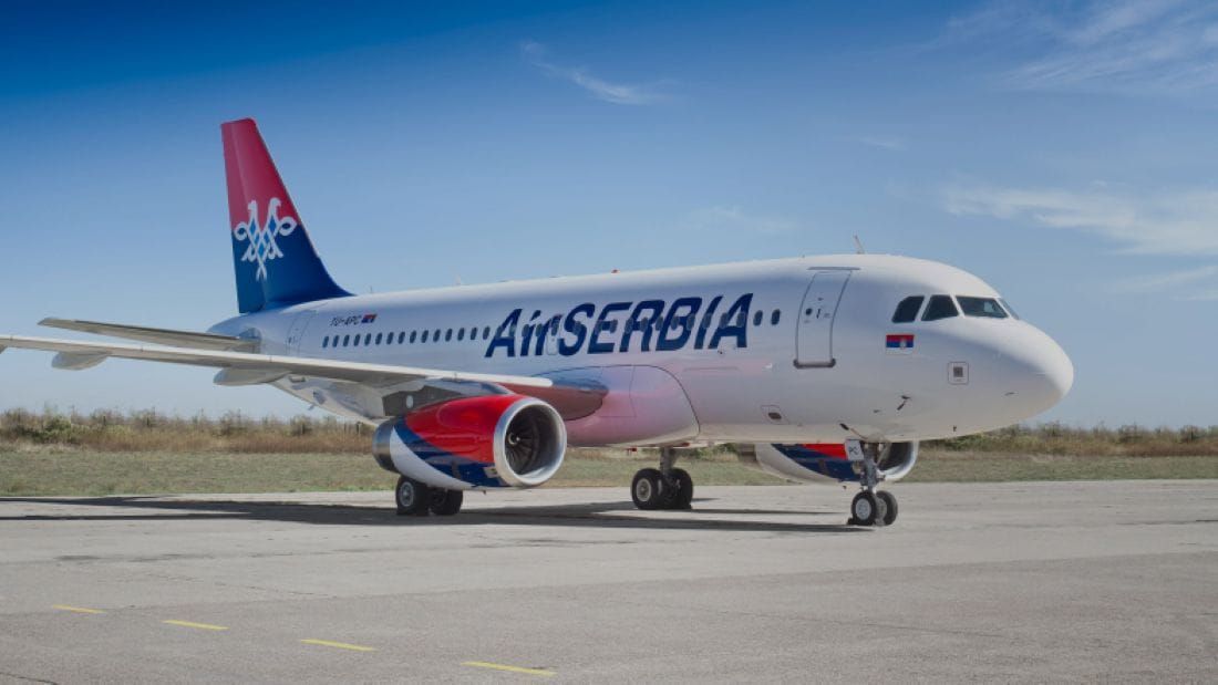 Prvi avion iz Beograda sletio na Brač