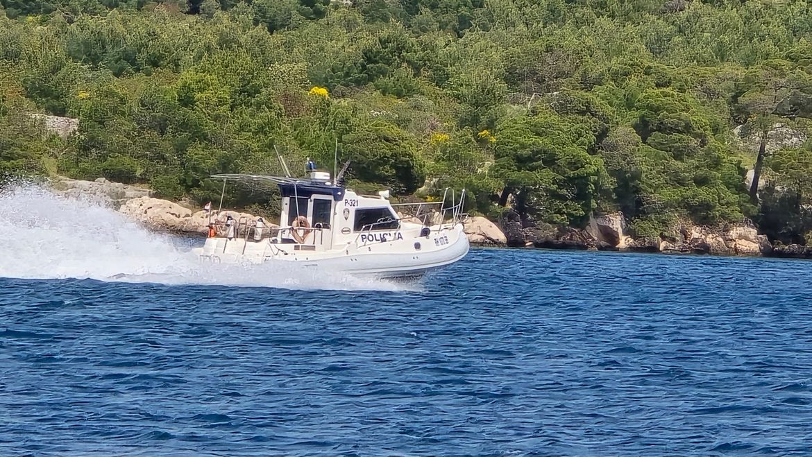 DRAMA U ZADARSKOM ARHIPELAGU Nijemac sam plovio pa nestao između Iža i Dugog otoka, pronađen živ u uvali Solina!