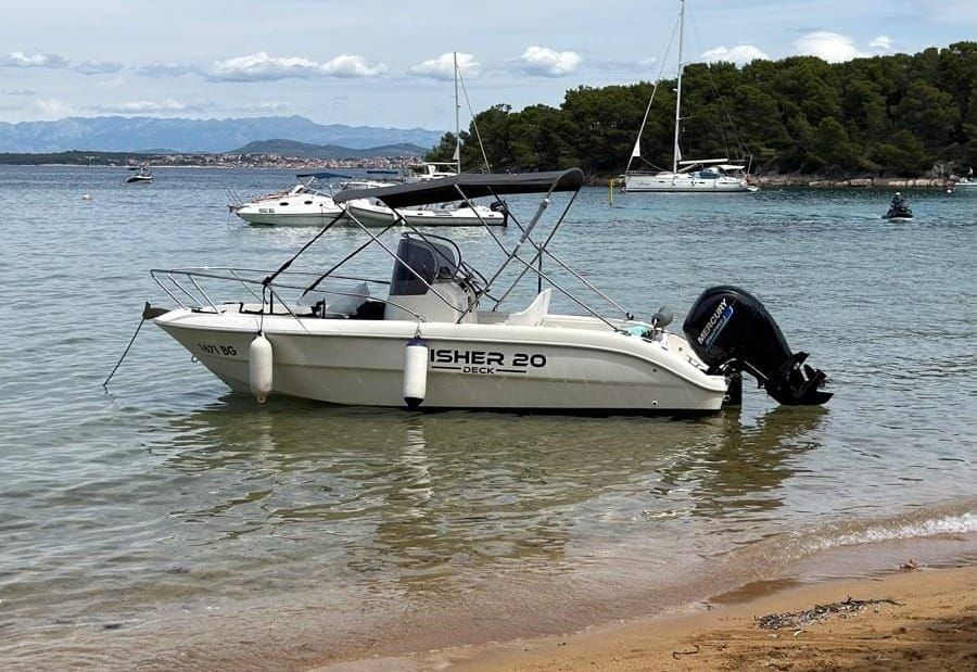 NERED NA NAŠIM PLAŽAMA Plovila sidre tik uz kupače na Vrgadi i uništavaju posidoniju: Zakon je jasan, no tko ga provodi?