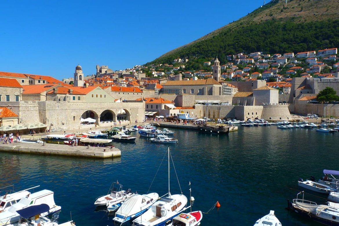 Sunčano i razmjerno toplo, ali gdjekad i pljuskovi