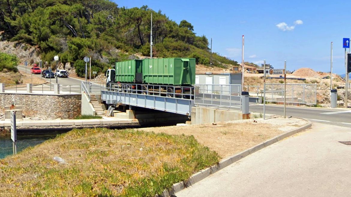 SKUPO PLAĆENA BLAMAŽA Most koji je progutao milijun eura poreznih obveznika ponovno blokiran, Lošinjani na nogama! Nautičari će opet okolo...