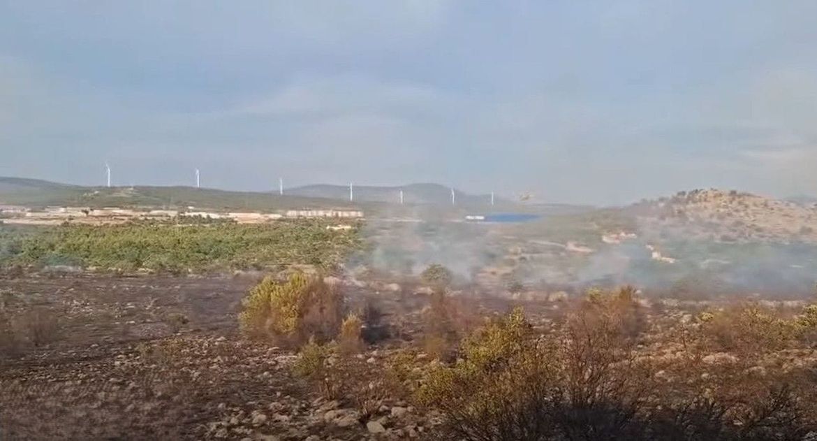 Požari u Dalmaciji nakon udara munja, u pomoć poslani kanaderi i Air Tractori