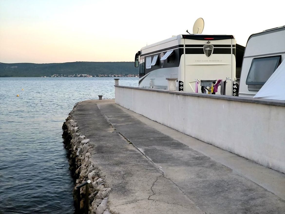 Mobilne kućice, uzurpirana obala i šetnica koje nema: što čeka Sveti Petar na Moru?