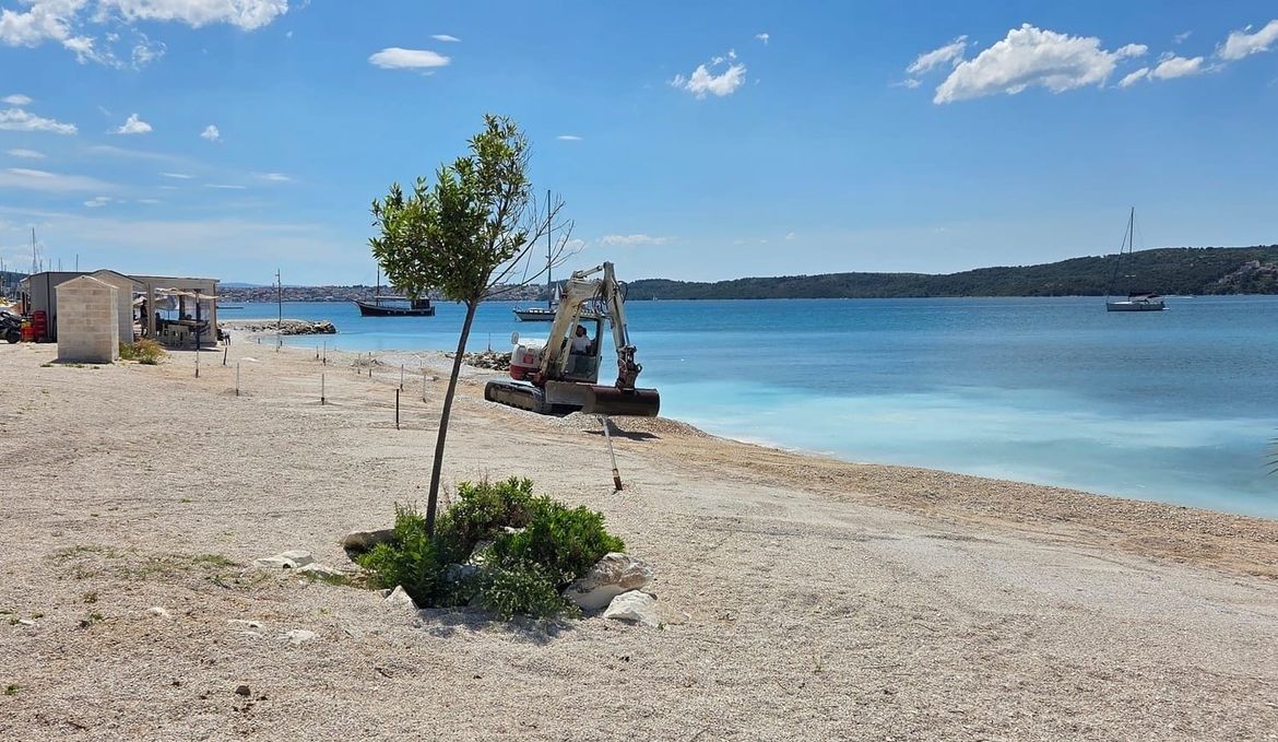 REAGIRANJE Načelnik Segeta Ivo Sorić traži ispravak: "Nisam vlasnik kafića, a riječ je o uobičajenoj dohrani plaže"