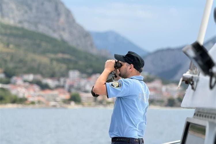 SPLIT Poljak se nepropisno usidrio na Kašjunima: "Reagirala pomorska policija i napisala mu kaznu"