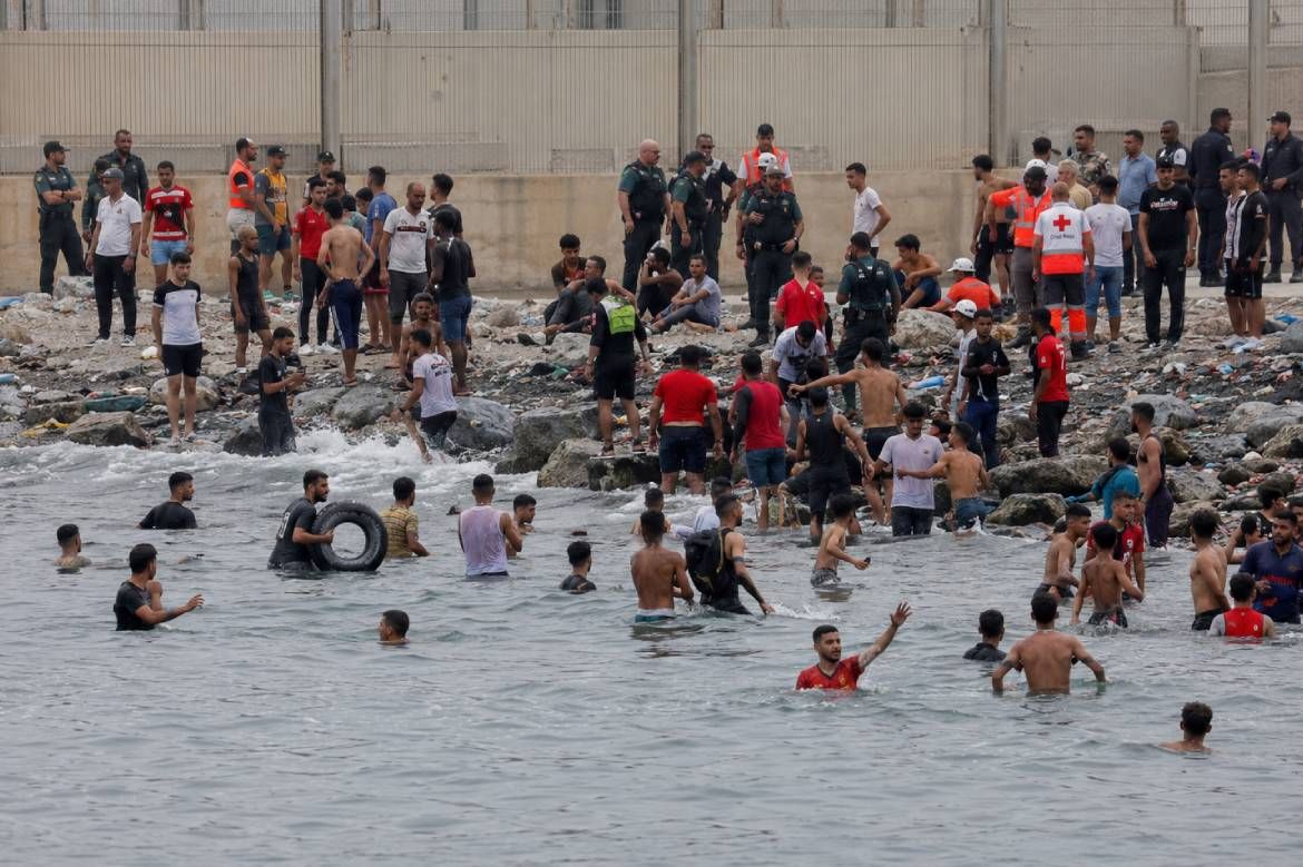 PAKAO NA GRANICI EU: U stampedu i moru poginulo 57 ljudi, Španjolska poslala vojsku, a Italija ukida Schengen!