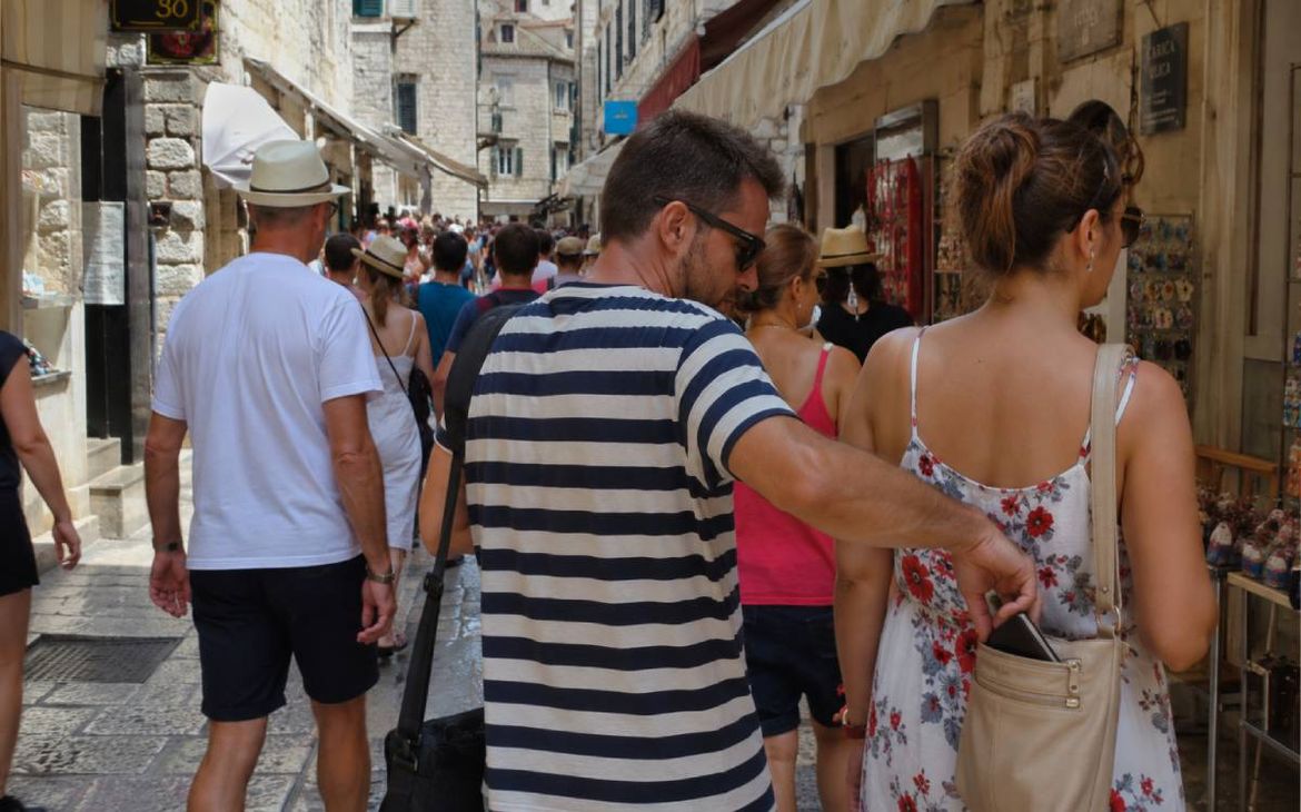 KRAJ DŽEPARSKE BANDE NA JADRANU: Policajac iz Omiša ih uočio na pauzi, pali Rumunji koji su 'harali' od Splita do Dubrovnika!